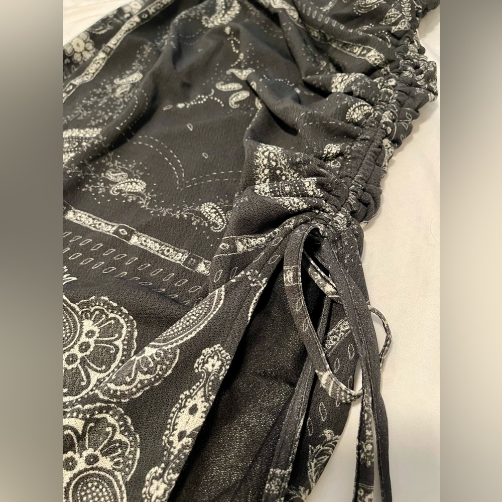 H&M Black and Gray bandana One-Shoulder Maxi Dress Cowboy Carter - Picture 6 of 7